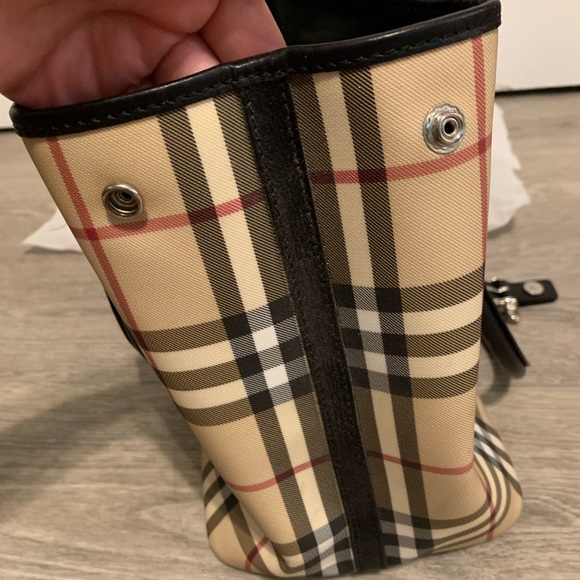 Authentic Burberry tote - Picture 2 of 11